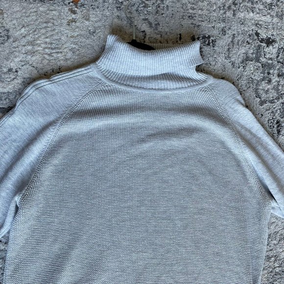 Light Grey Knitted Turtleneck - Size MEDIUM - Picture 1 of 3